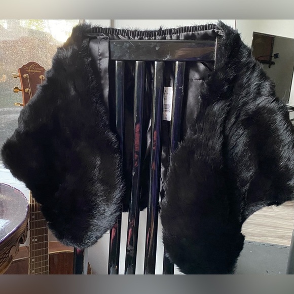 Rabbit Fur Stole - Tristan & Iseut - Picture 1 of 7